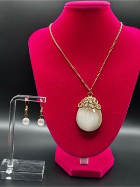 Crystal Capped White Chatoyant Cat's Eye Pendant necklace